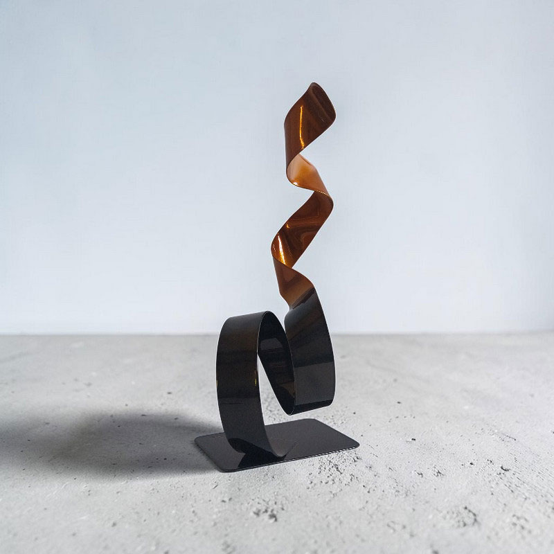 sculpture ruban acier peint orange et noir pièce unique contemporaine NaguraDesign profil