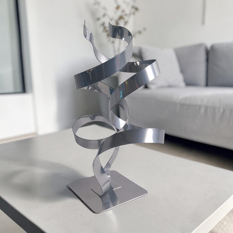 sculpture métal 2 cercles rubans chrome NaguraDesign pièce unique artisanale contemporaine vue situation