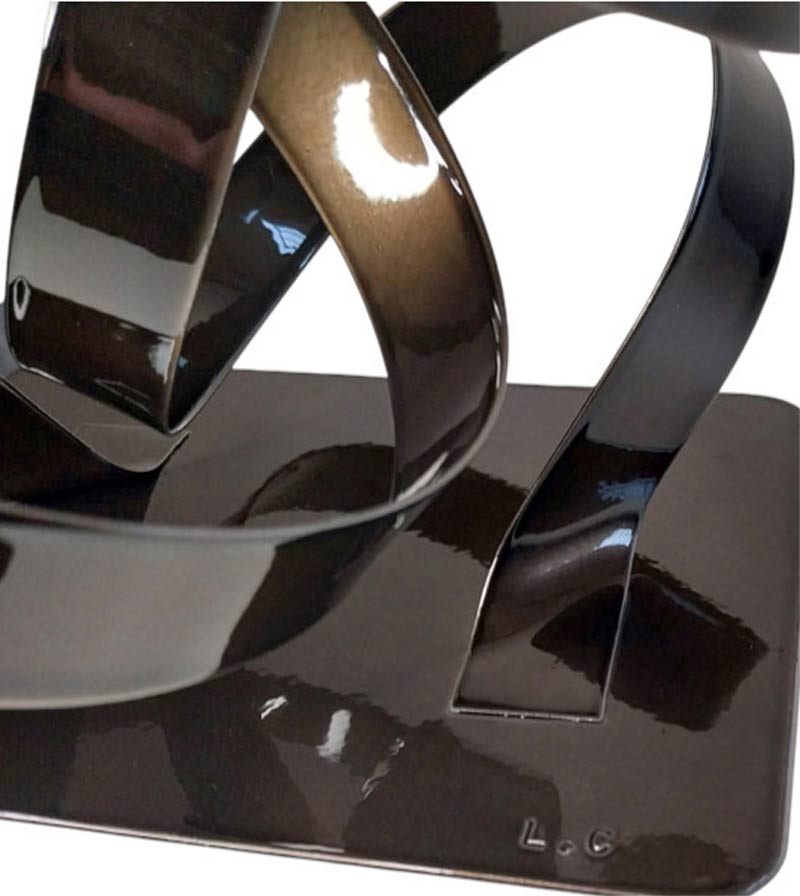 sculpture ruban acier peint noir brillant pièce unique moderne détail