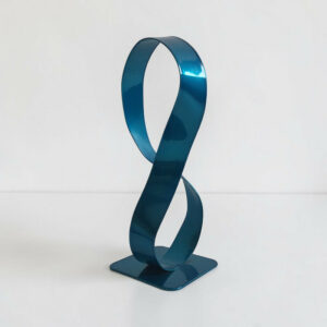 sculpture métal torsadé bleu turquoise ruban Möbius NaguraDesign pièce unique contemporaine