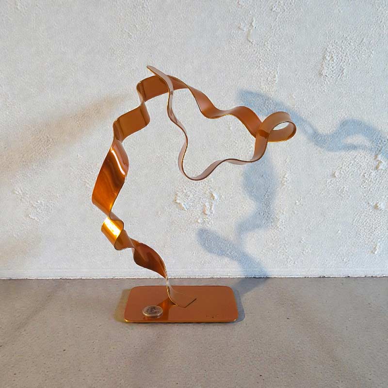 Sculpture ruban abstraite acier ondulation orange 28 cm ND-VIA-25-RUB-ORANGE échelle