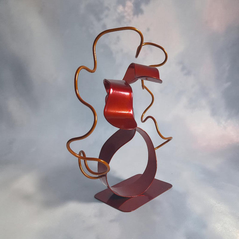 Sculpture ruban abstraite acier rouge avec fil orange ND-VIA-FIL-ROUGE-ORANGE vue profil NaguraDesign