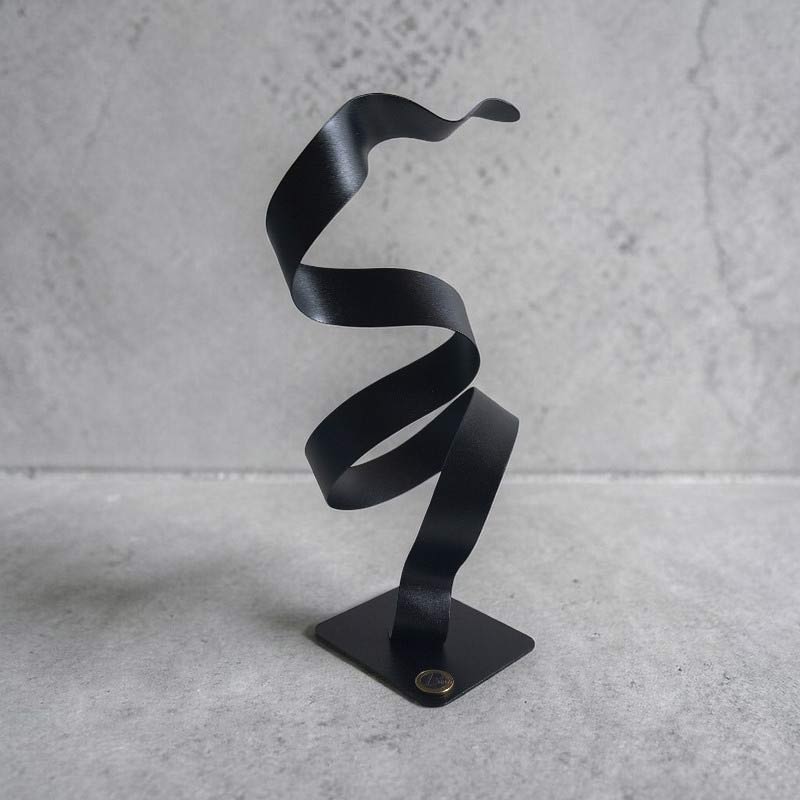 Sculpture ruban abstraite acier torsion noir 35 cm ND-VIA-35-CERB-35-CM-NOIRP échelle