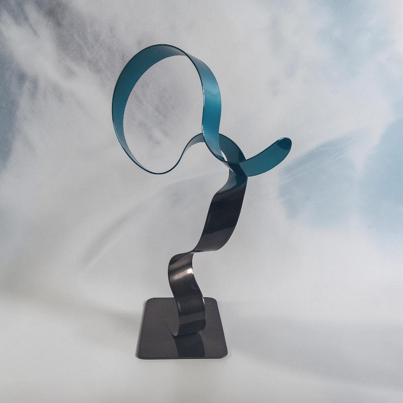 Sculpture ruban abstraite acier noir et turquoise 30 cm vue profil ND-VIA-30-NOIR-TURQUOISE NaguraDesign