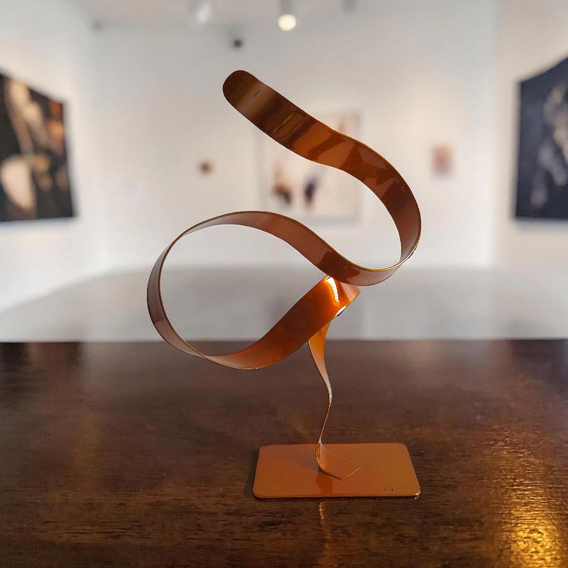 Sculpture ruban abstraite métal torsion orange 35 cm ND-VIA-30-CERM-34-CM-ORANGE dos