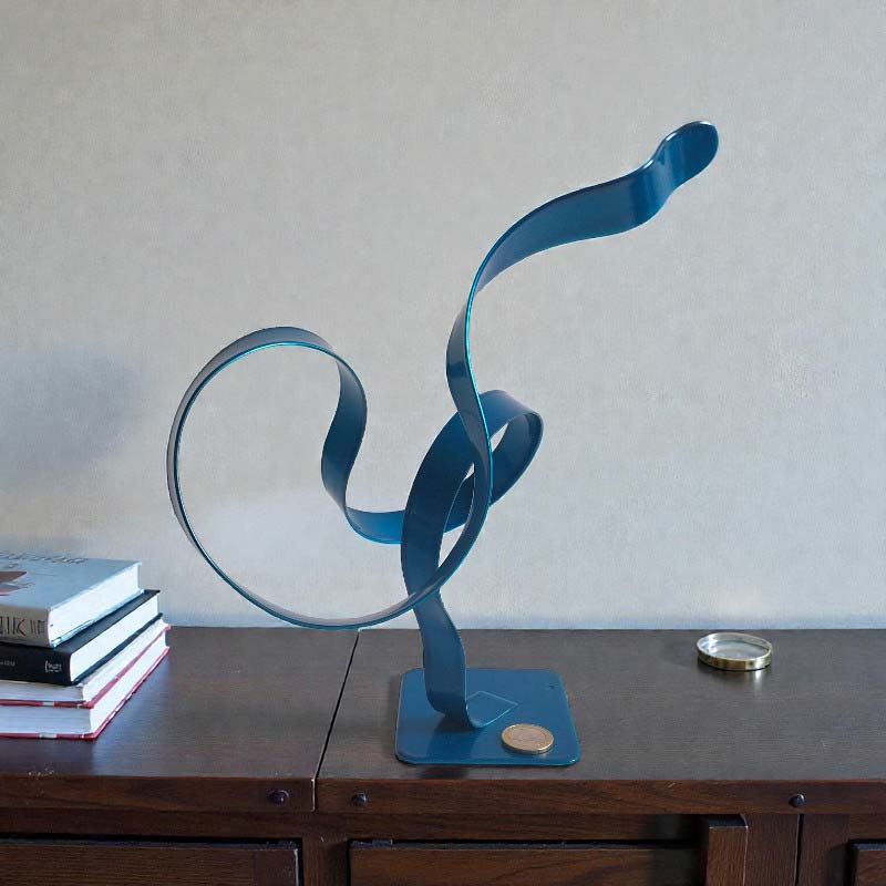 Sculpture ruban abstraite acier spirale turquoise 27 cm ND-VIA-20-CERM-27-CM-TURQUOISE échelle
