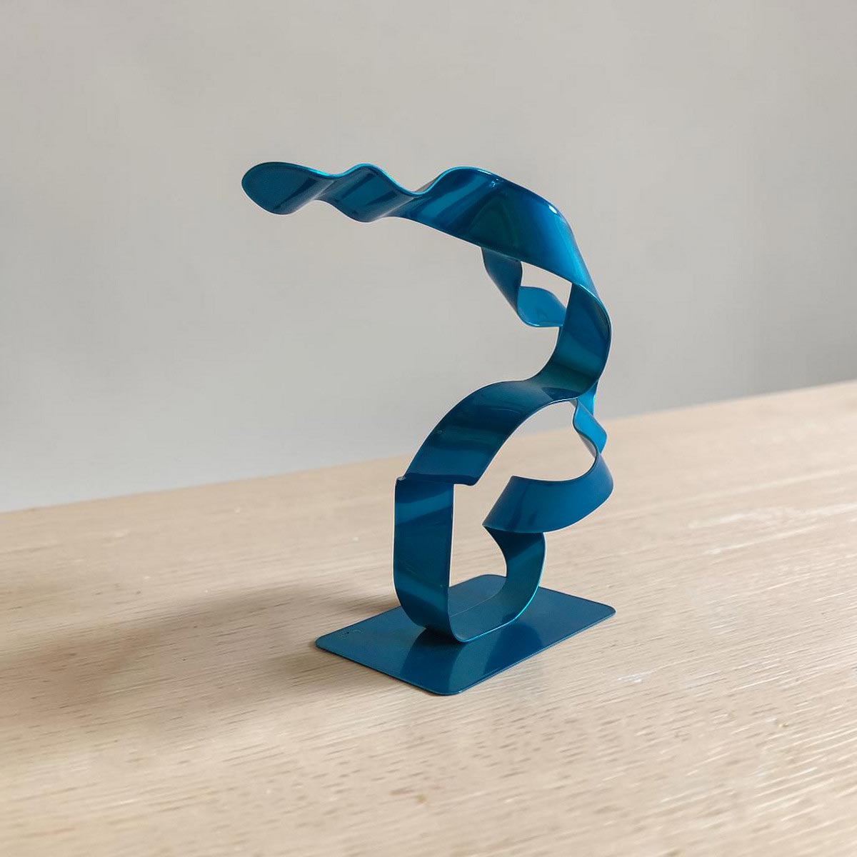 Sculpture abstraite turquoise 24 cm double ruban ND-VIA30-2RUB-24CM-TURQUOISE profil