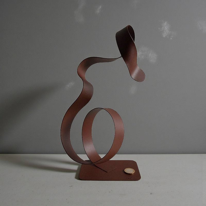 Sculpture abstraite rouille 32 cm cercle bas ND-VIA30-CERB-32CM-RUST échelle