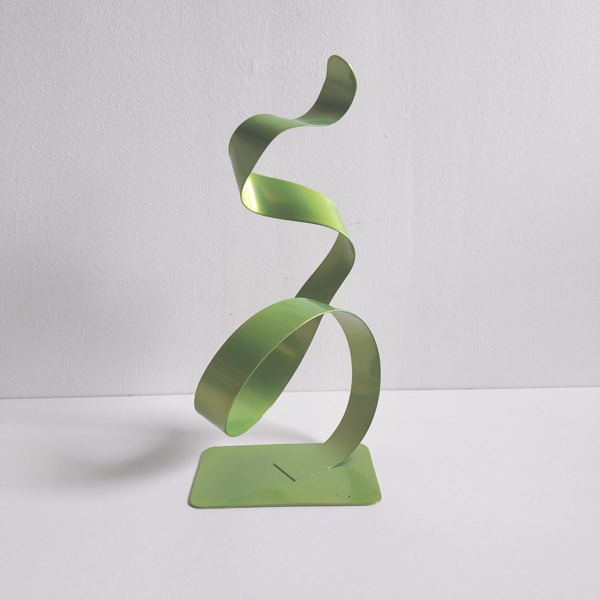 Sculpture abstraite vert anis 30 cm cercle bas ND-VIA-30-CERB-ANIS naguradesign