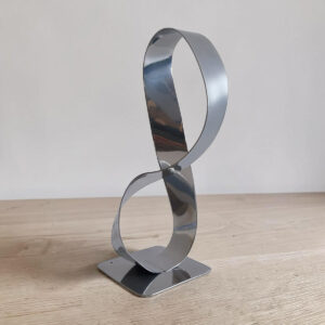 sculpture ruban mobius peint chrome Naguradesign