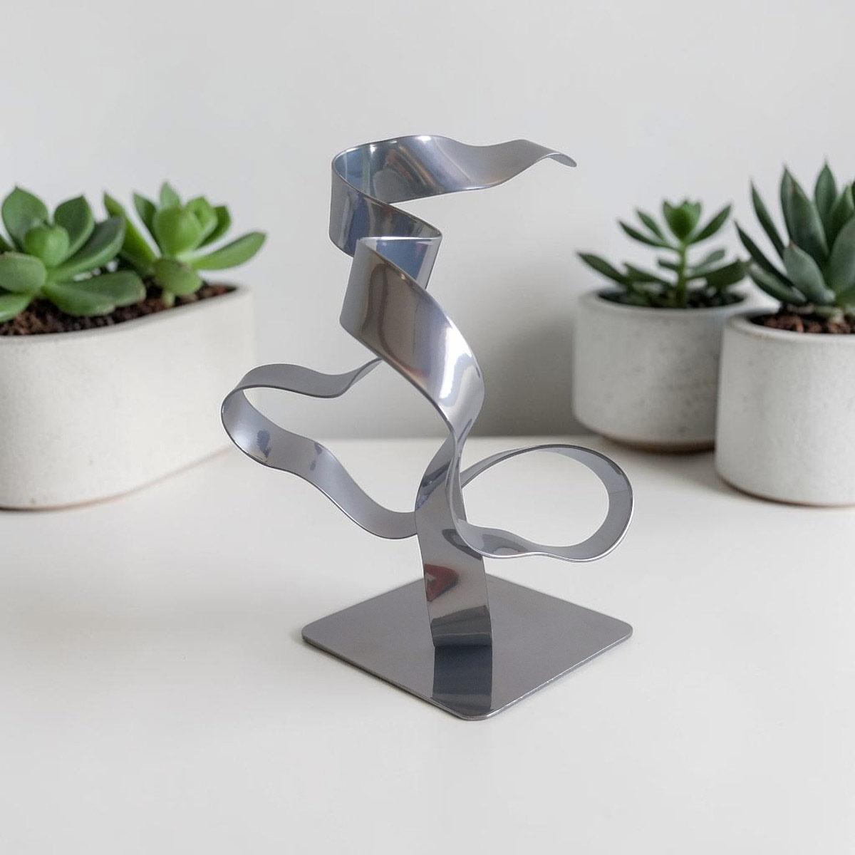 Sculpture ruban abstraite acier chrome 23 cm – ND-VIA25-RUB-23CM-CHROME – NaguraDesign décor