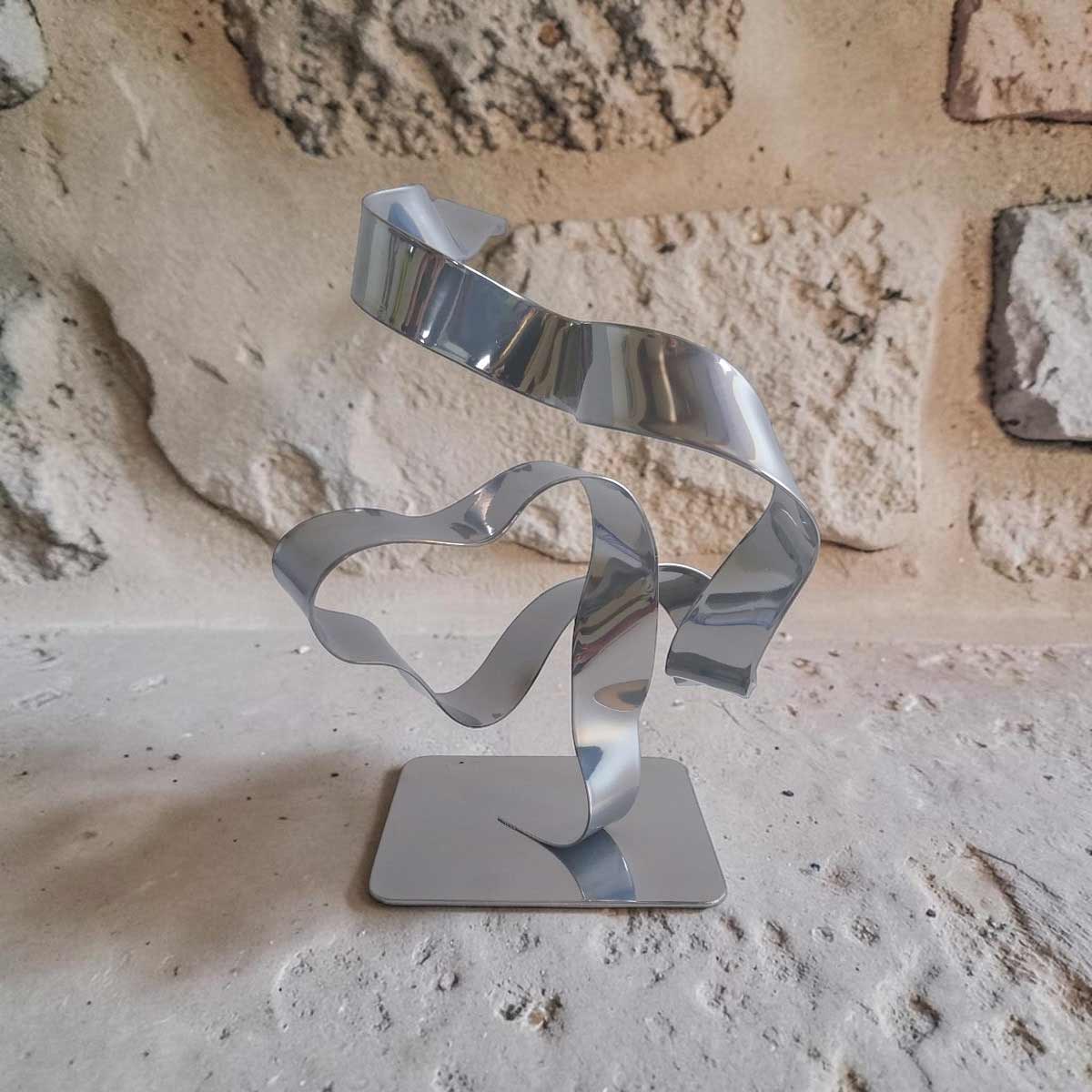 Sculpture ruban abstraite acier chrome 23 cm – ND-VIA25-RUB-23CM-CHROME – NaguraDesign profil