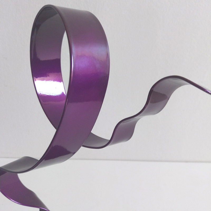Sculpture cercle haut abstraite en métal violet 30 cm – création artisanale contemporaine détail