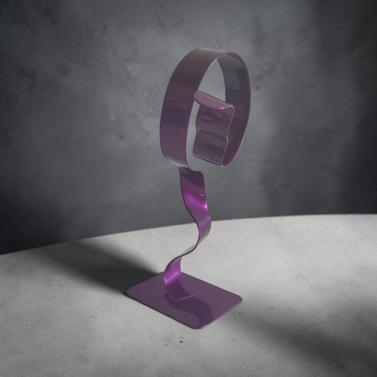 Sculpture cercle haut abstraite en métal violet 30 cm – création artisanale contemporaine dos
