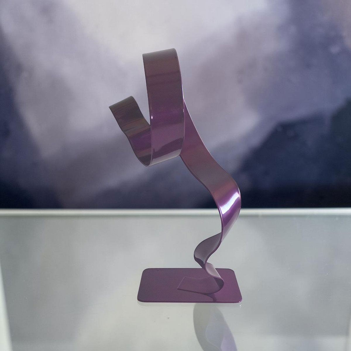 Sculpture cercle haut abstraite en métal violet 30 cm – création artisanale contemporaine face