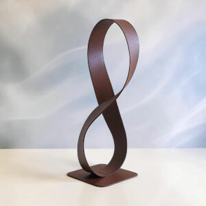 Sculpture Möbius en métal couleur rust 26 cm réalisée artisanalement par NaguraDesign