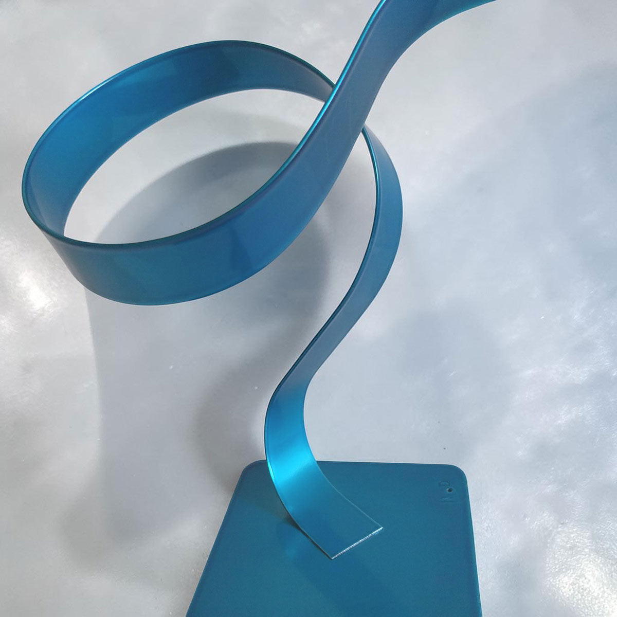 Paire de sculptures en métal bleu turquoise 38 cm réalisée artisanalement par NaguraDesign détail