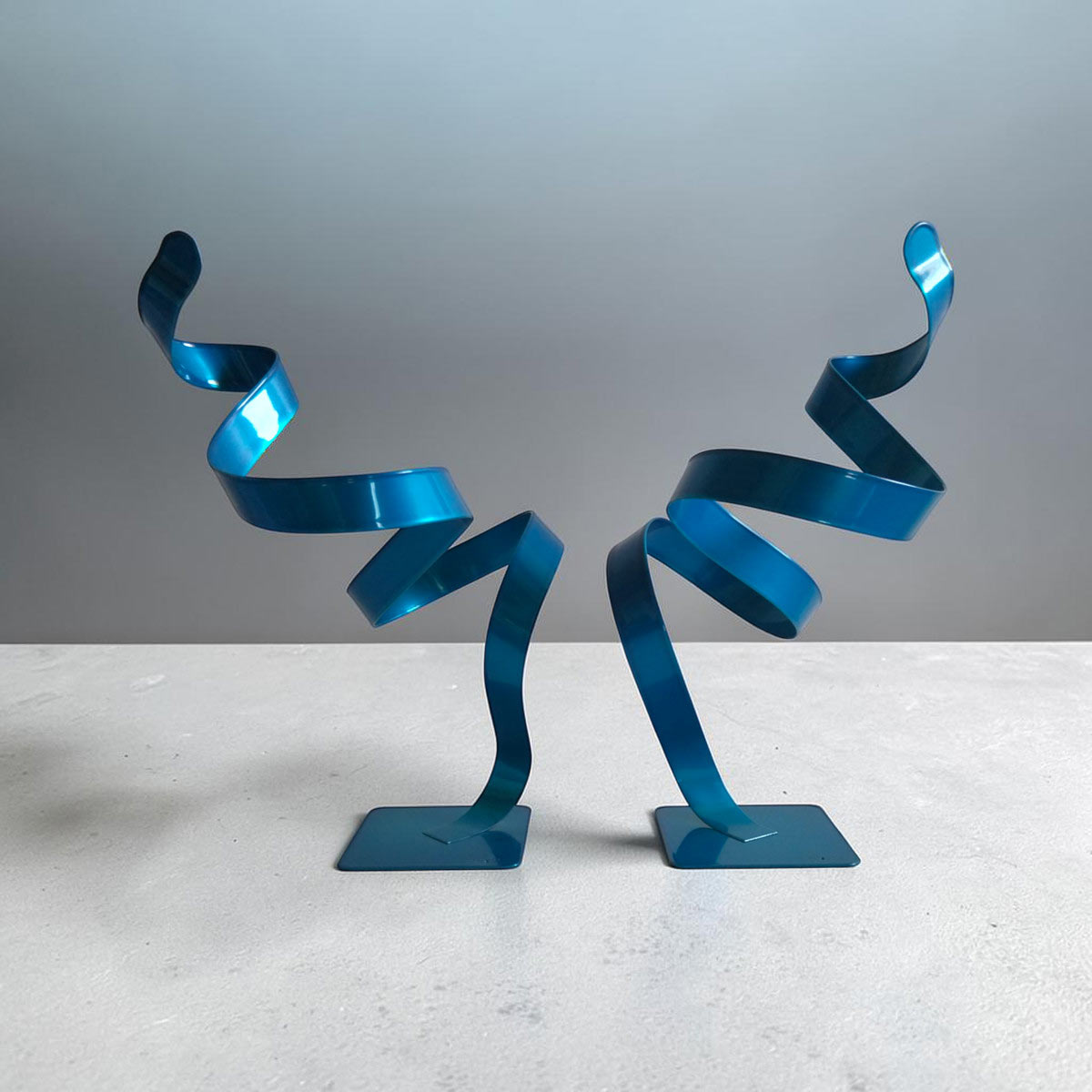 Paire de sculptures en métal bleu turquoise 38 cm réalisée artisanalement par NaguraDesign dos
