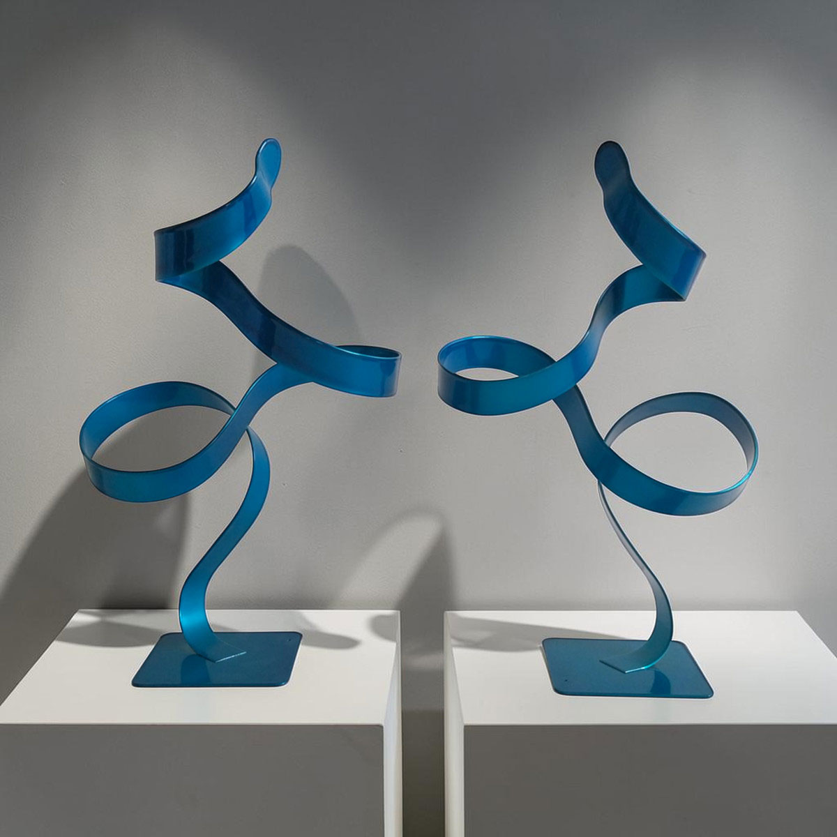 Paire de sculptures en métal bleu turquoise 38 cm réalisée artisanalement par NaguraDesign