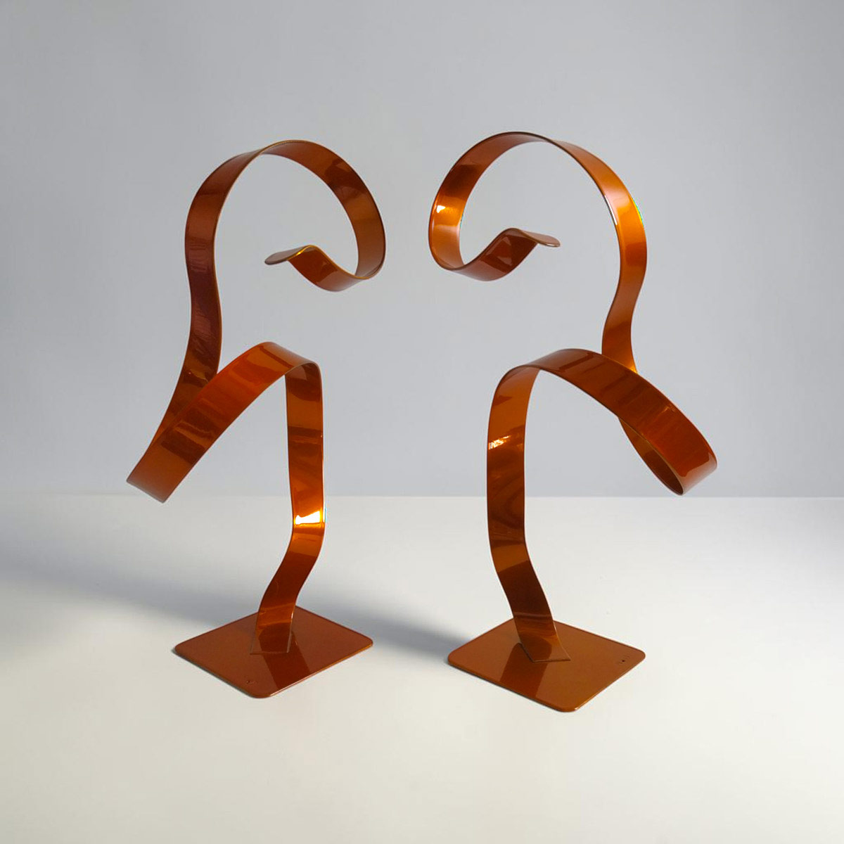 Paire de sculptures en métal orange 34 cm réalisée artisanalement par NaguraDesign angle