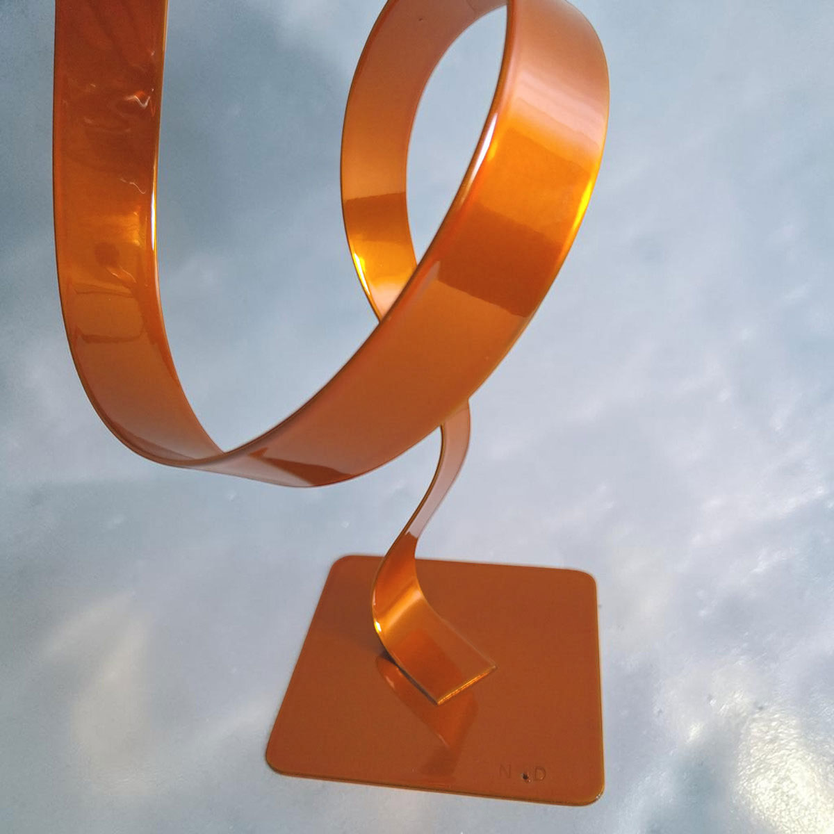 Paire de sculptures en métal orange 34 cm réalisée artisanalement par NaguraDesign détail