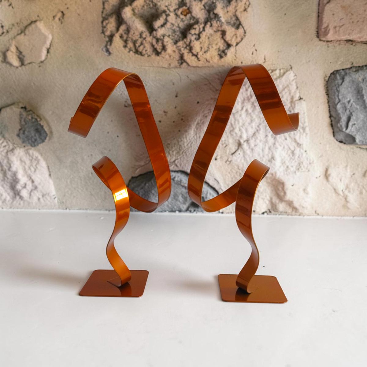 Paire de sculptures en métal orange 34 cm réalisée artisanalement par NaguraDesign dos