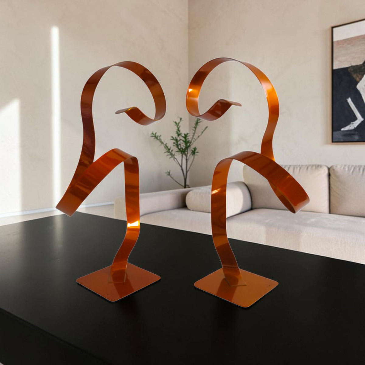 Paire de sculptures en métal orange 34 cm réalisée artisanalement par NaguraDesign situation