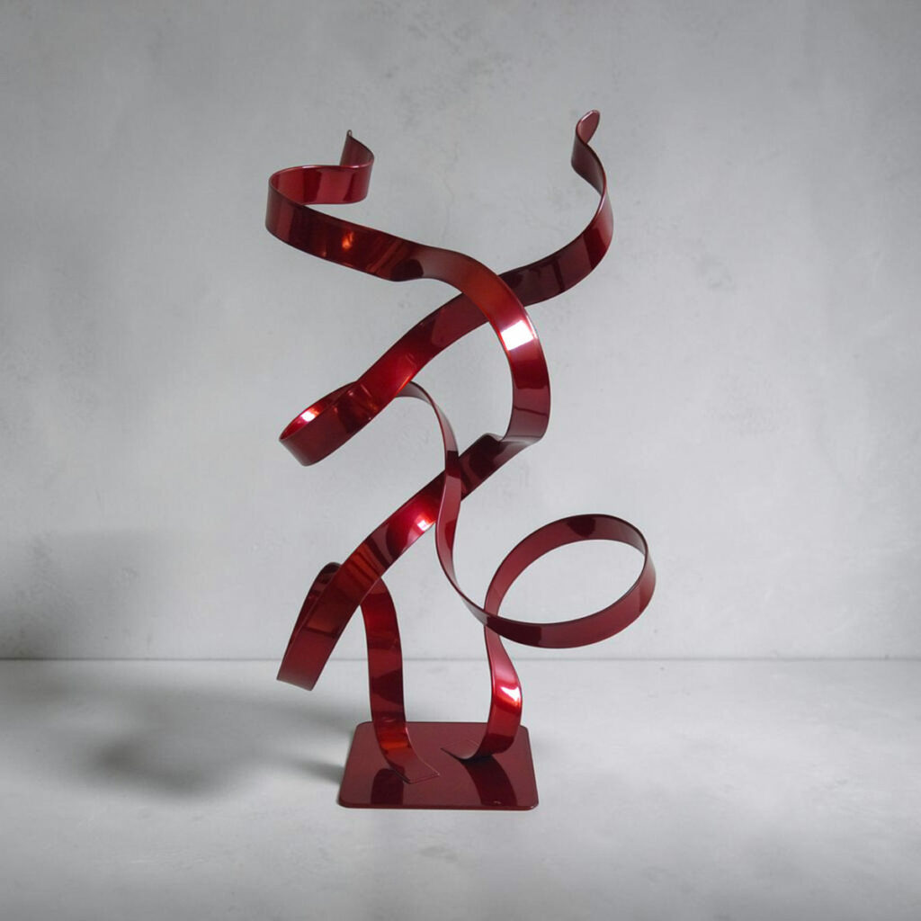 Sculpture double ruban en métal rouge 37 cm réalisée artisanalement par NaguraDesign