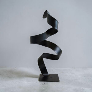 Sculpture ruban spirale en métal noir pailleté 35 cm réalisée artisanalement par NaguraDesign