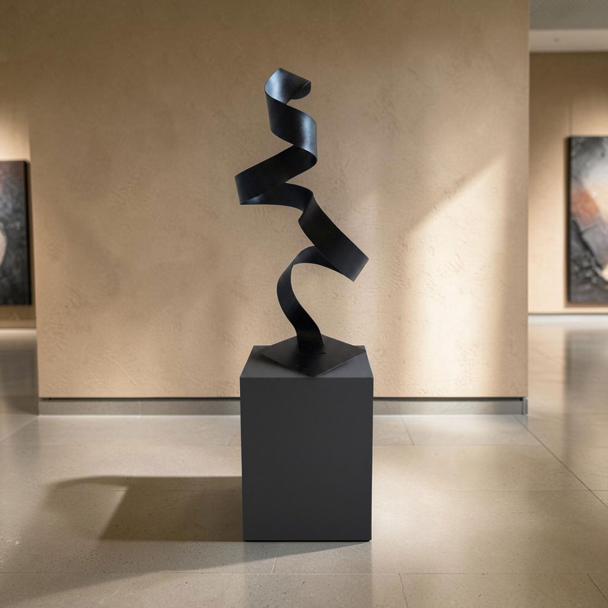 Sculpture ruban spirale en métal noir pailleté 35 cm réalisée artisanalement par NaguraDesign angle