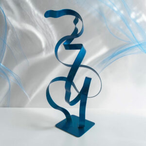 Sculpture double ruban en métal bleu turquoise 38 cm réalisée artisanalement par NaguraDesign