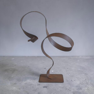 Sculpture ruban en acier oxydé finition rouille véritable 29 cm par NaguraDesign dos